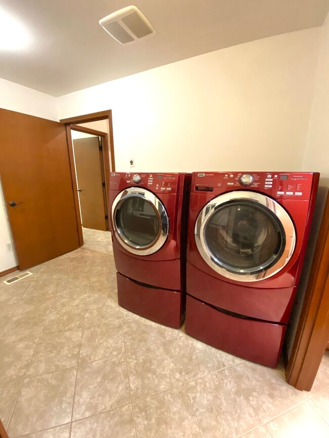Building Photo - 17060 WA-106