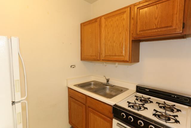 Building Photo - 701 W Belmont Ave