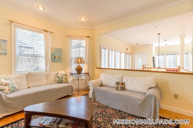 Building Photo - 74 Georgia St