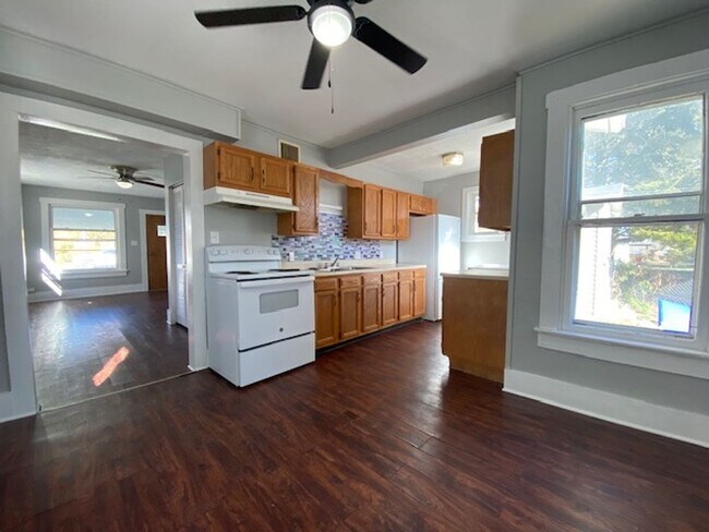 Building Photo - 1-198 1/2 E High St