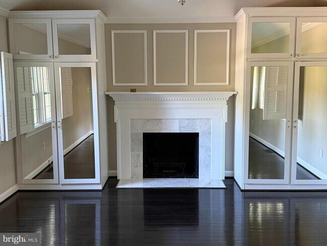 Building Photo - 7301 Pinehurst Pkwy