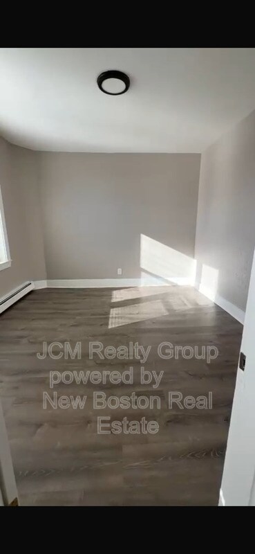 Building Photo - 116-124A Central Ave