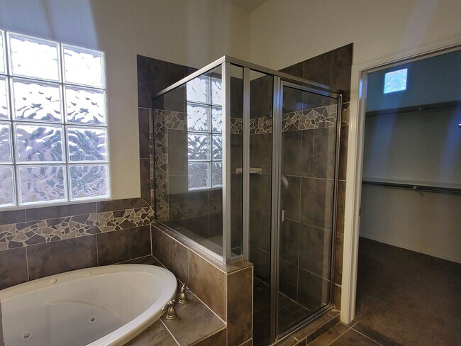 Building Photo - Spacious Home in Del Prado with pool access