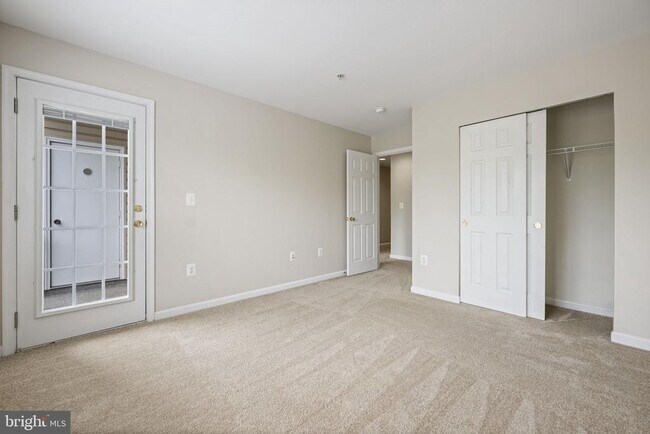 Building Photo - 15555 John Diskin Cir