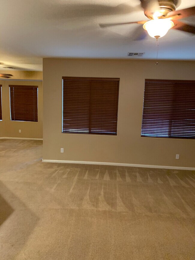 Building Photo - Very Nice 3 bedroom 2 bath home with a guest house