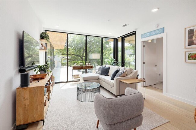 Building Photo - 1600 S 1st St