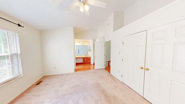Building Photo - READY TO GO 3 LVL - 3 bed + 2 full and 2 half bath TH