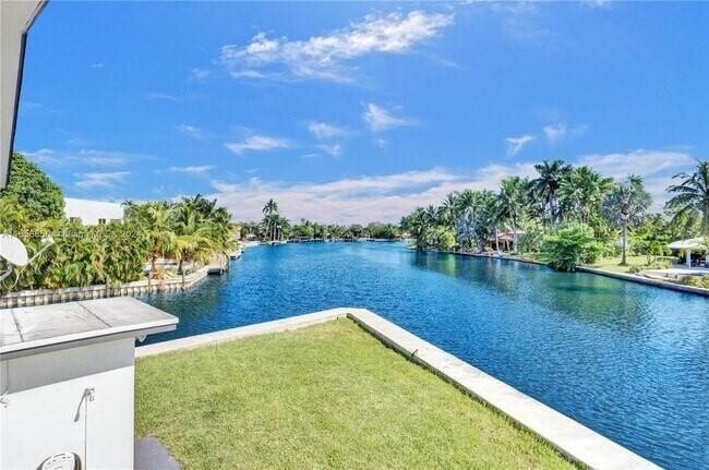 Building Photo - 1816 E Oakland Park Blvd