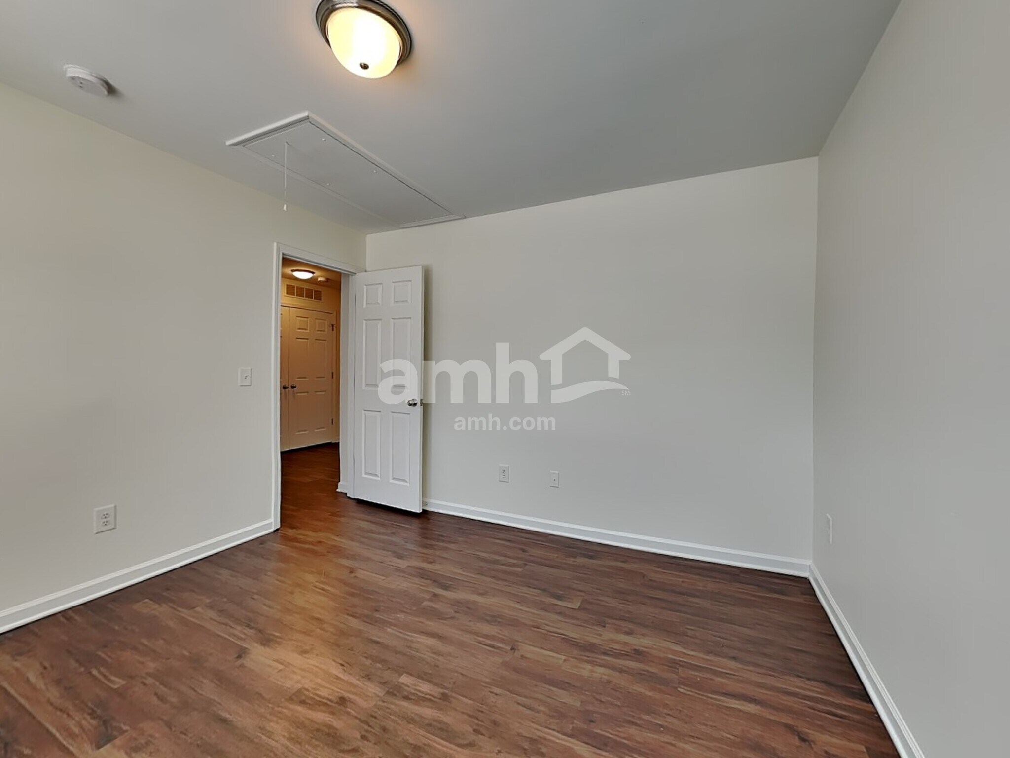 Building Photo - 2718 Quail Oaks Dr