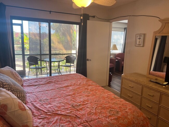 Building Photo - Seasonal Oaks IV 2/2 first floor condo