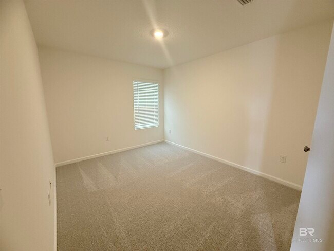 Building Photo - 16118 Eden St