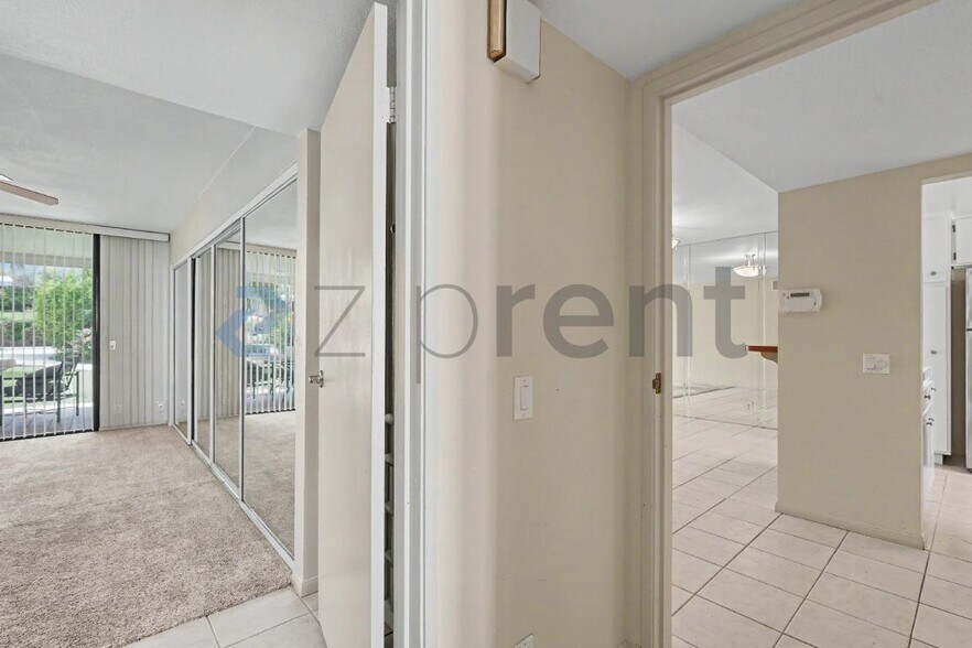 Building Photo - Unit