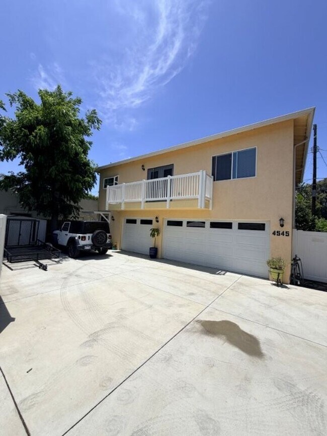 Building Photo - 4545 Vesper Ave