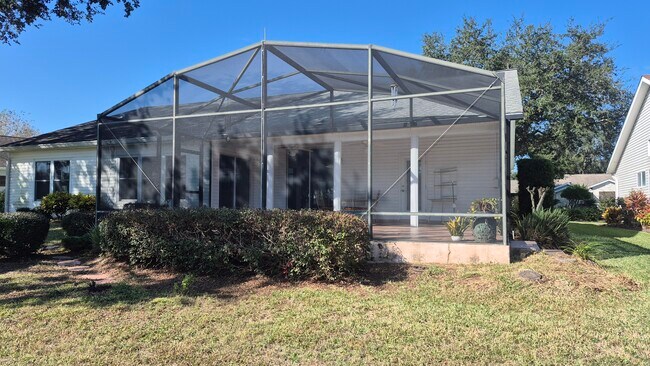 Building Photo - 25316 Crestwater Dr