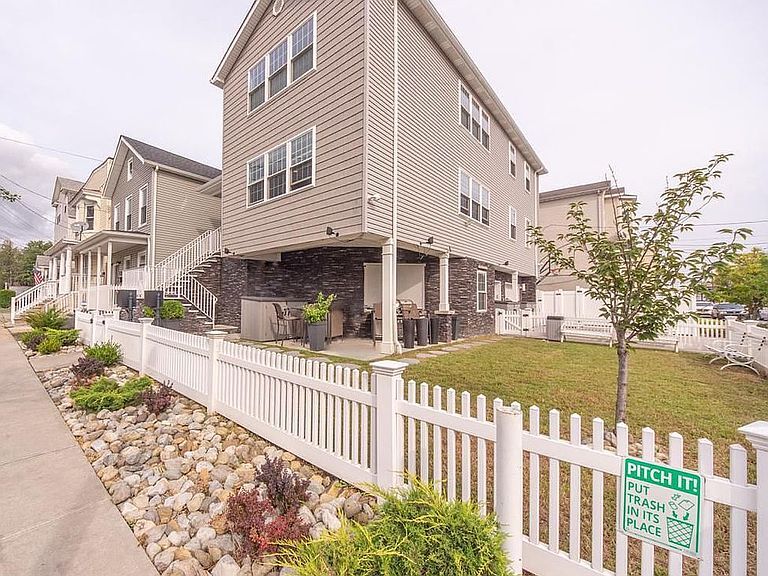 Building Photo - 201 Catherine St