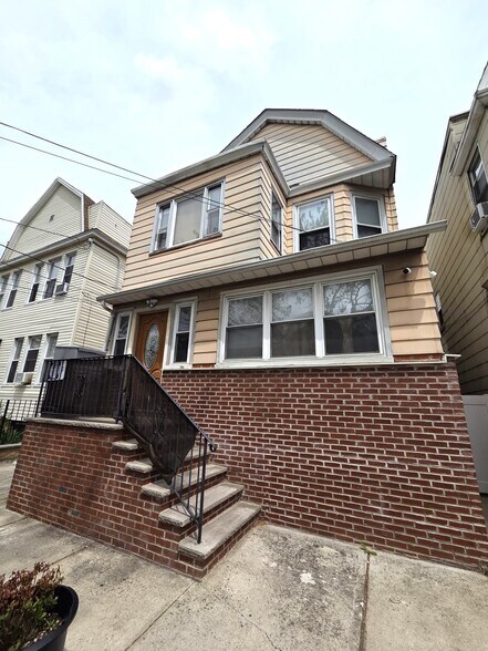 Building Photo - 364 Woodlawn Ave
