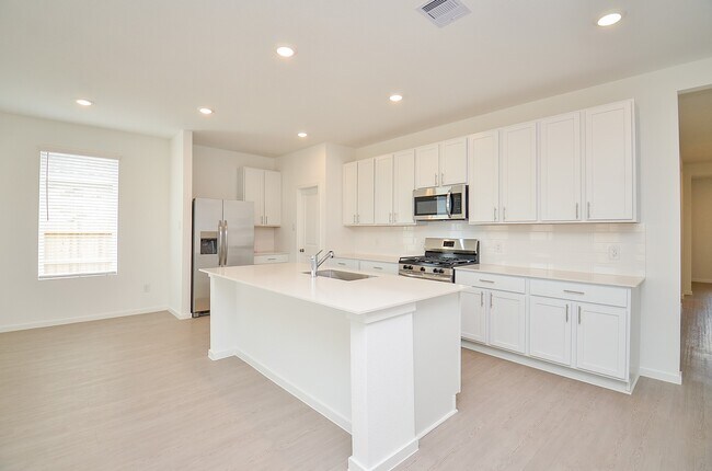 Building Photo - 26506 Coast Redwood Dr