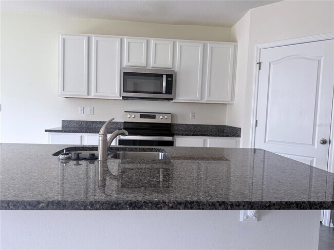 Building Photo - 5350 Pine Lilly Dr