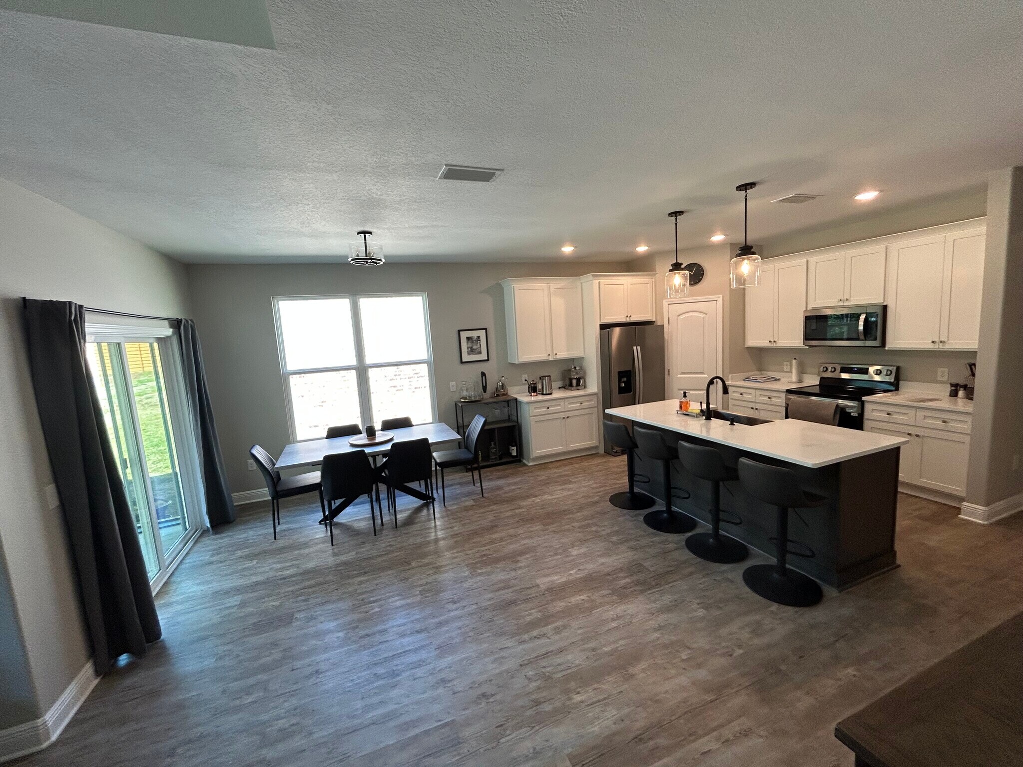 Building Photo - 5991 Born Dr