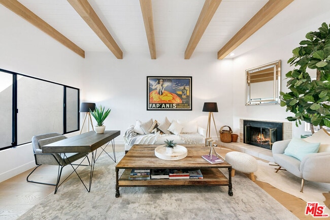 Building Photo - 6502 Dume Dr