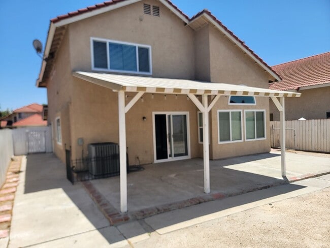 Building Photo - Fontana Two Story