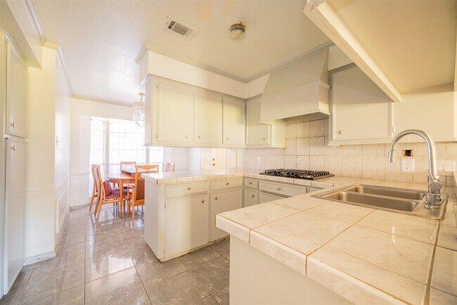 Building Photo - 4031 Curly Oaks Dr