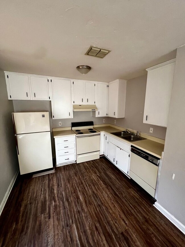 Building Photo - 2 Bedroom Close to FSU & TCC