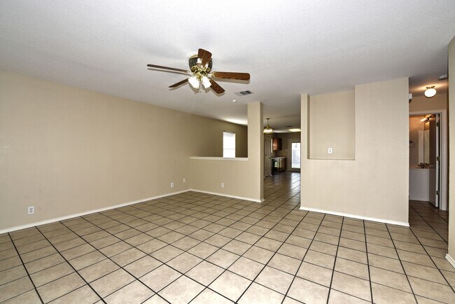 Building Photo - GREAT LOCATION: 1604 & SHAENFIELD | 3 BEDS | 2 BATHS | MOVE IN READY