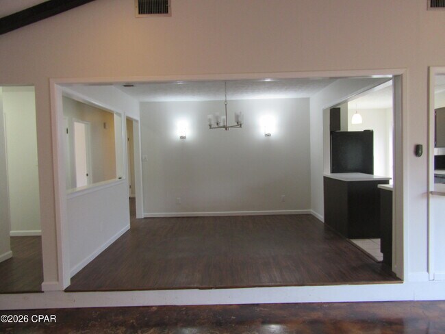 Building Photo - 8629 Deerpoint Dr