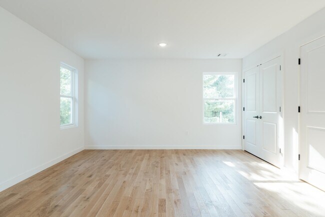 Building Photo - 746 Seaport Dr.