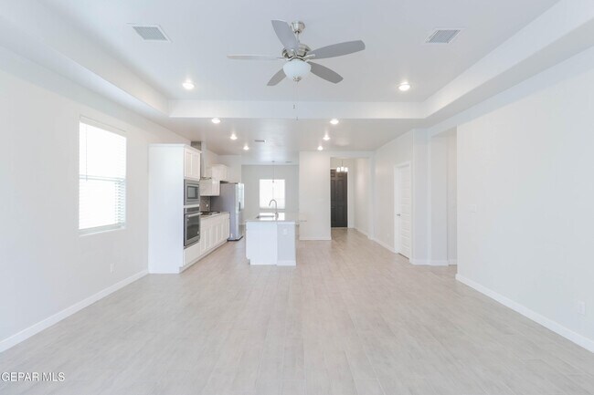 Building Photo - 12832 Haxby St