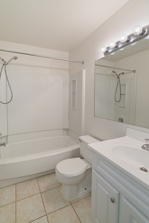 Building Photo - 2630 Glenbrook Ct