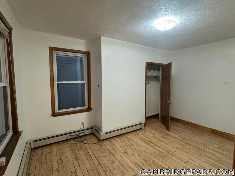 Building Photo - 114 Thorndike St