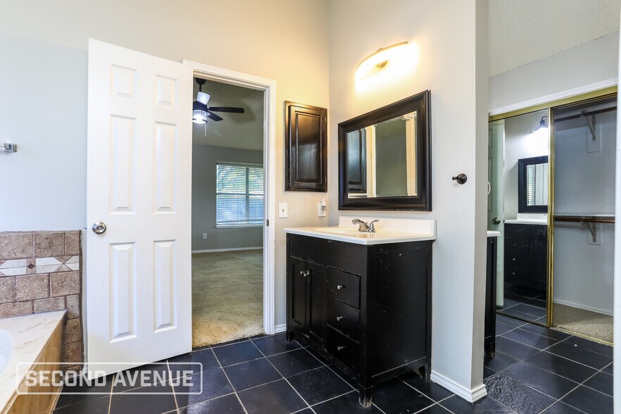 Building Photo - 7002 Hawaii Ln