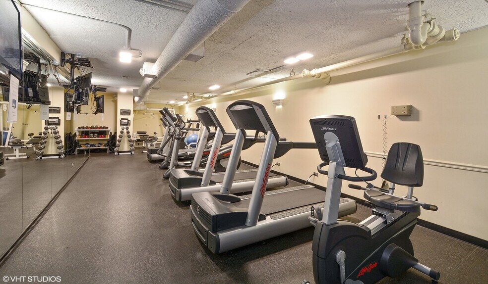 Building Photo - 1560 N Sandburg Ter