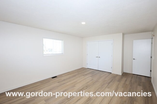 Building Photo - Saint Helens OR - upstairs flat 2 bedroom ...