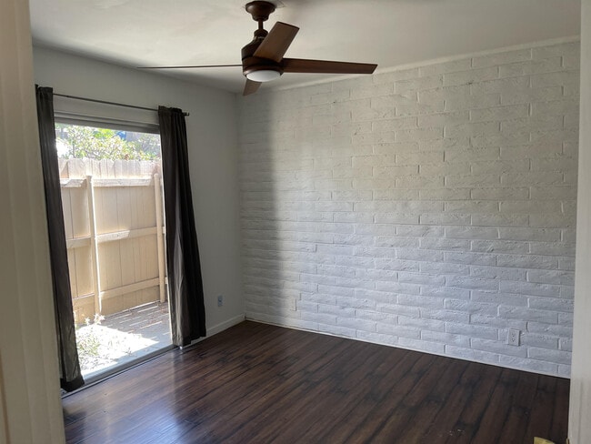 Building Photo - 5931 Howell Dr