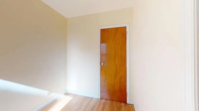 Building Photo - 428 E 116th St