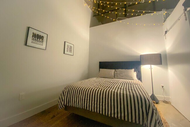 Building Photo - The coolest loft in Cincinnati Area