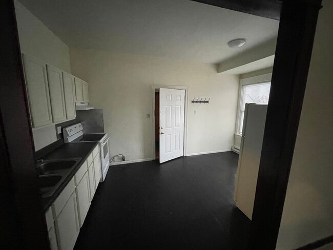 Building Photo - 622 S 8th St