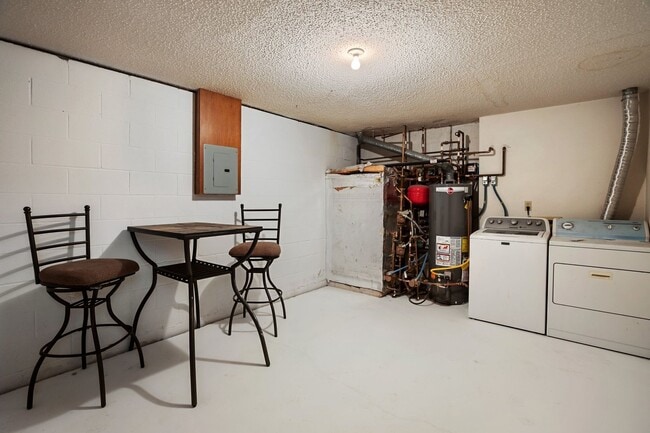 Building Photo - Beautiful Unit on Greenway for rent!