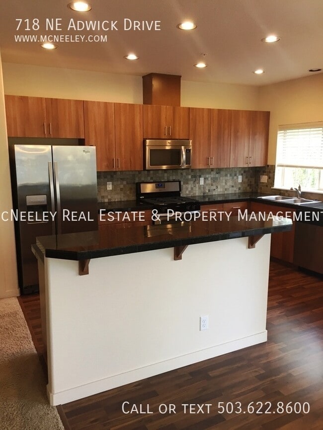 Building Photo - 718 NE Adwick Dr
