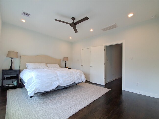 Building Photo - 4307 Schuler St