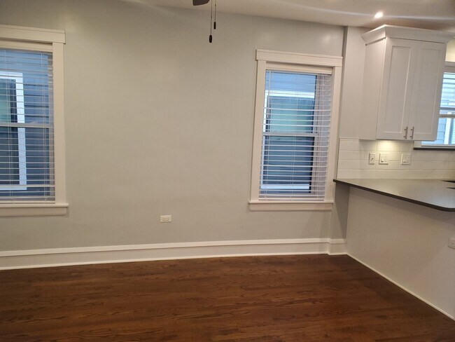 Building Photo - 5310 N Luna Ave