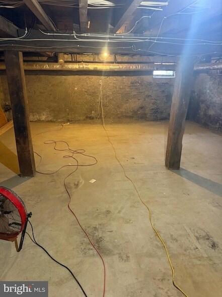 Building Photo - 100 S Park St