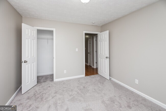 Building Photo - 851 Plumbridge Ct