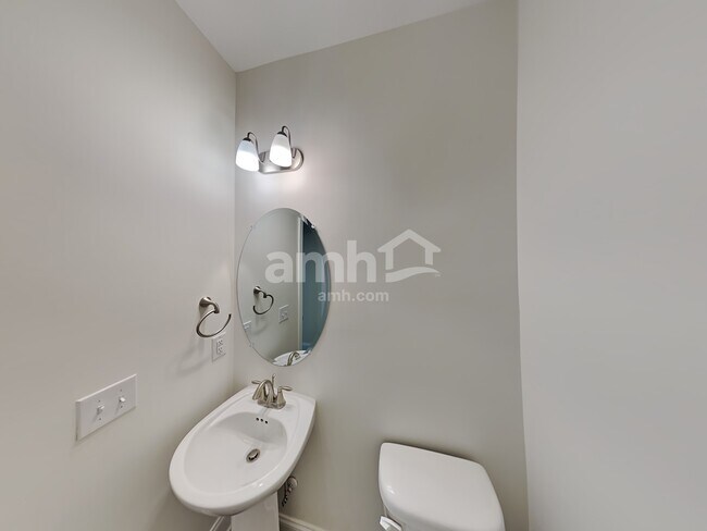 Building Photo - 2011 Bennett Dr