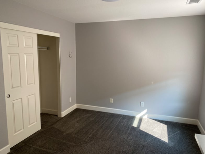 Building Photo - 1965 Black Sand Dr