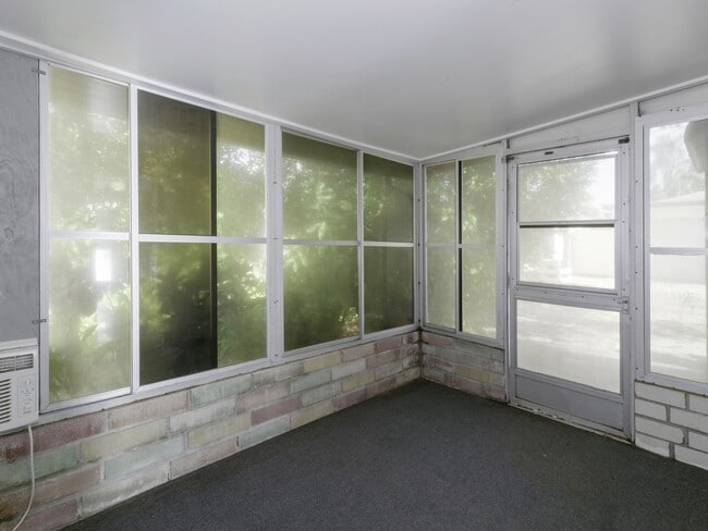 Building Photo - 2808 Clinton St S