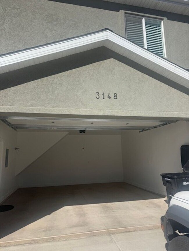 Building Photo - 3 Bedroom, 2.5 Bathroom